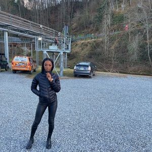 MEET YOUR POSHER, LEA